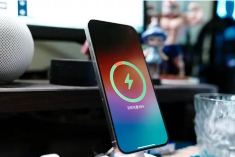 太谷苹果15换屏服务分享用什么充电器给iPhone15充电更好 